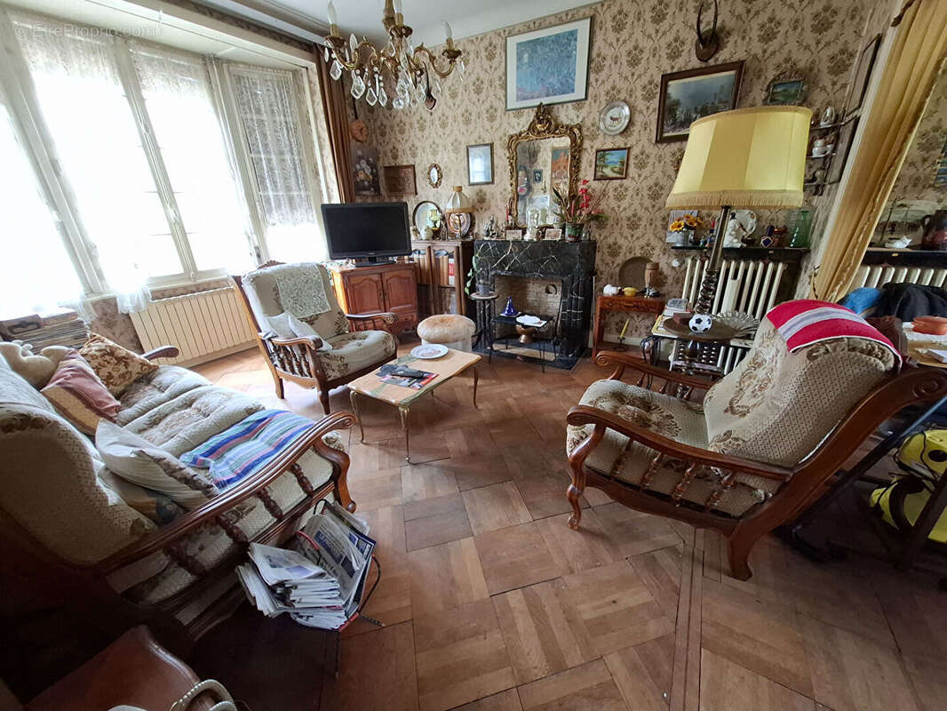 Maison à LONS-LE-SAUNIER