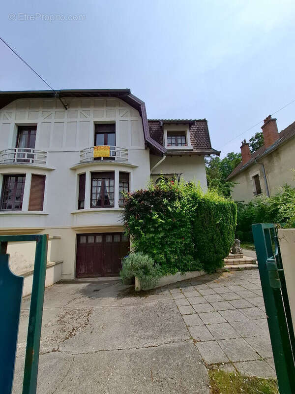 Maison à LONS-LE-SAUNIER