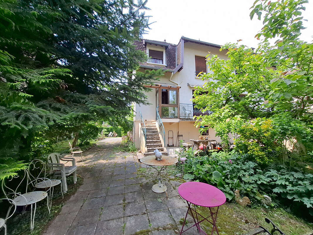 Maison à LONS-LE-SAUNIER