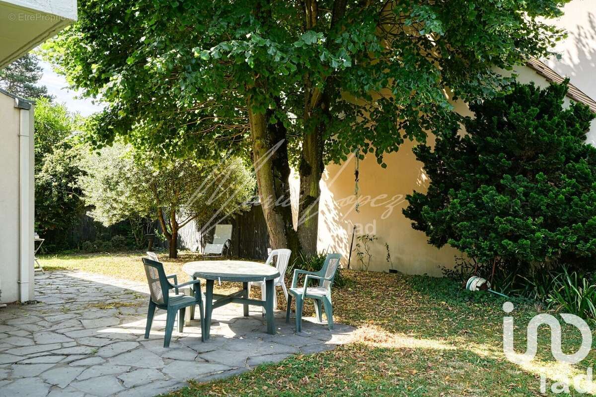 Photo 2 - Maison à BURES-SUR-YVETTE