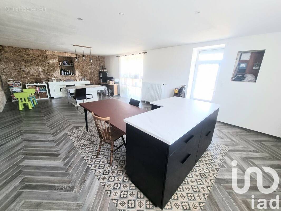 Photo 1 - Maison à BAZOGES-EN-PAREDS