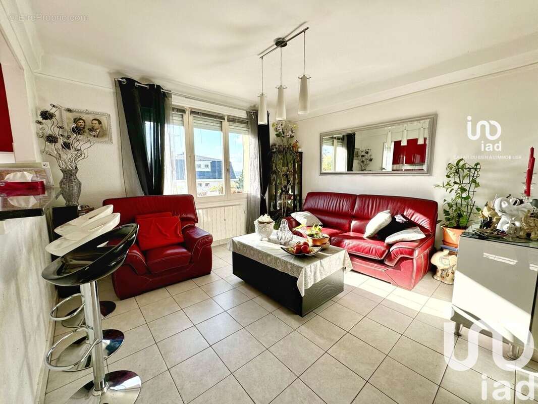 Photo 2 - Appartement à RUEIL-MALMAISON