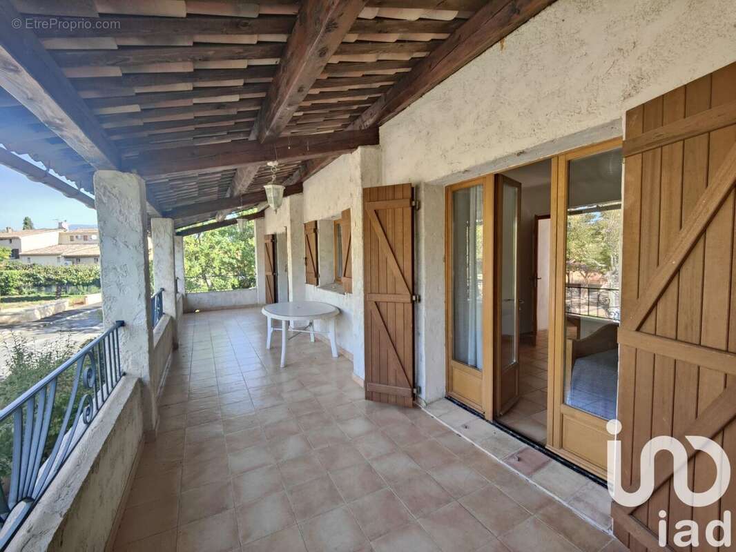 Photo 2 - Appartement à LES SALLES-SUR-VERDON