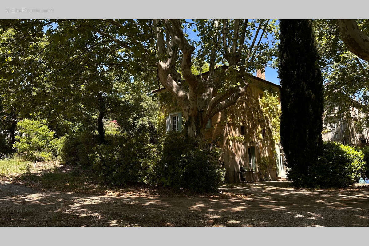 Maison à SAINT-RESTITUT