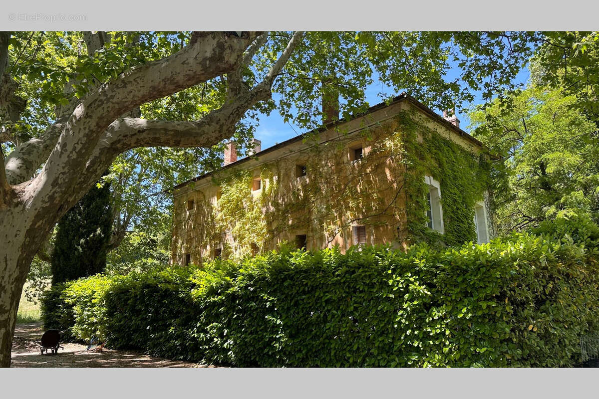 Maison à SAINT-RESTITUT