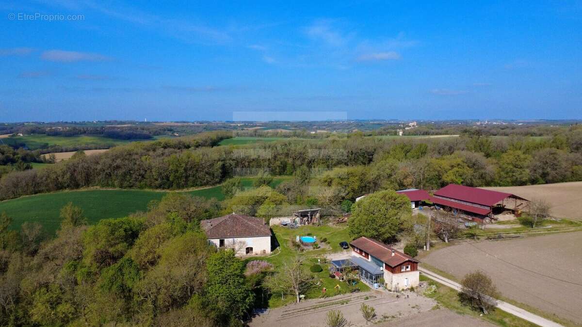 Maison à SAINT-CLAR