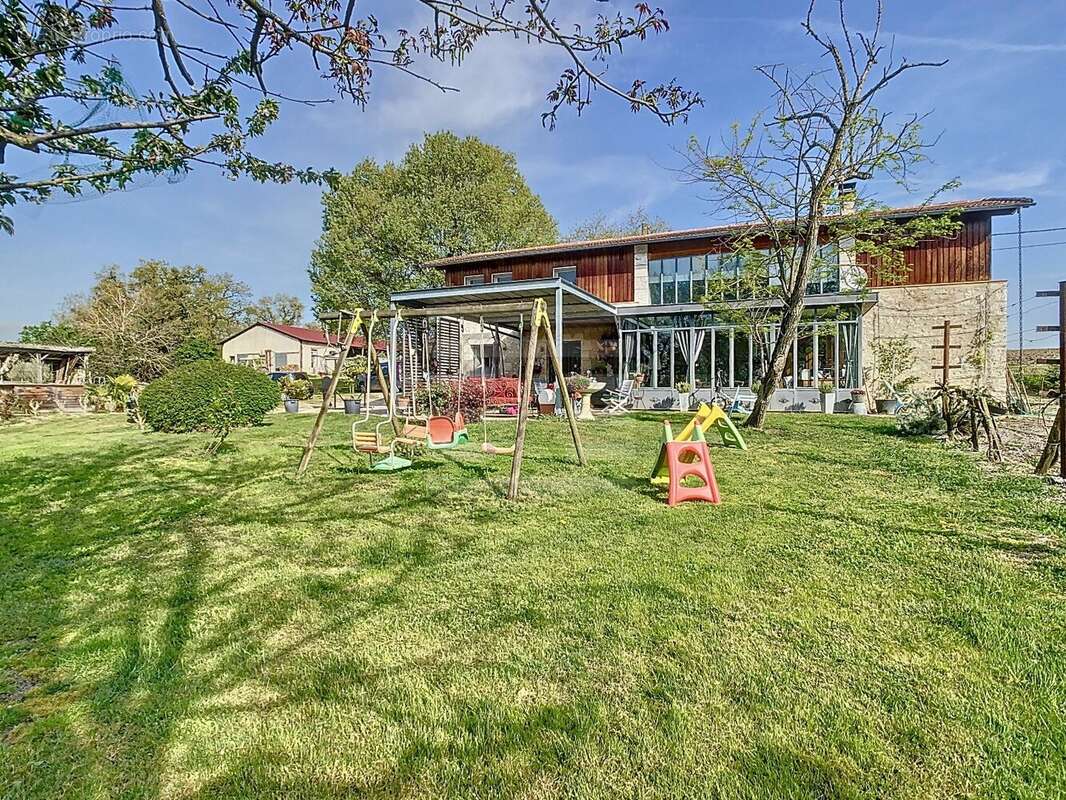 Maison à SAINT-CLAR