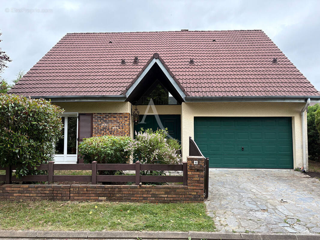 Maison à BURES-SUR-YVETTE