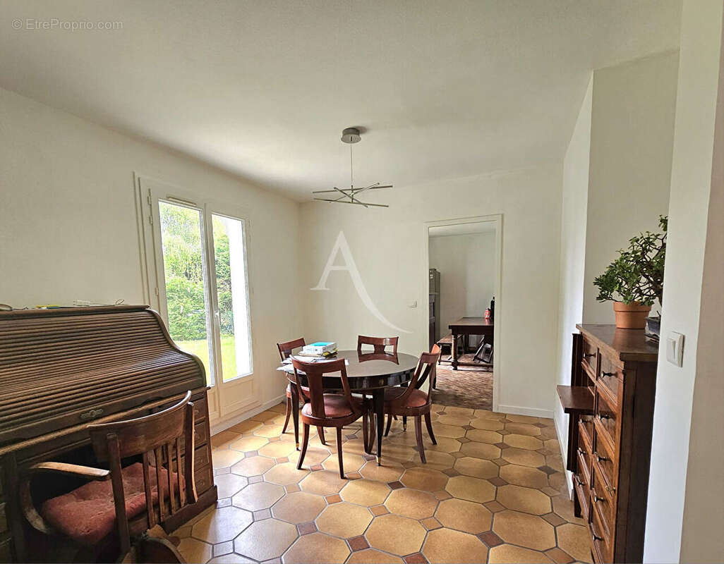 Maison à BURES-SUR-YVETTE