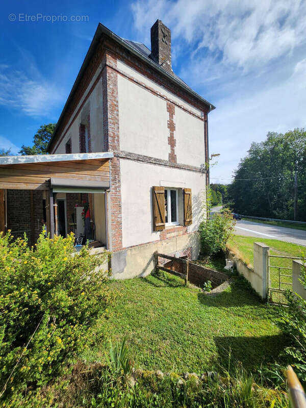 Maison à LA FERTE-FRENEL