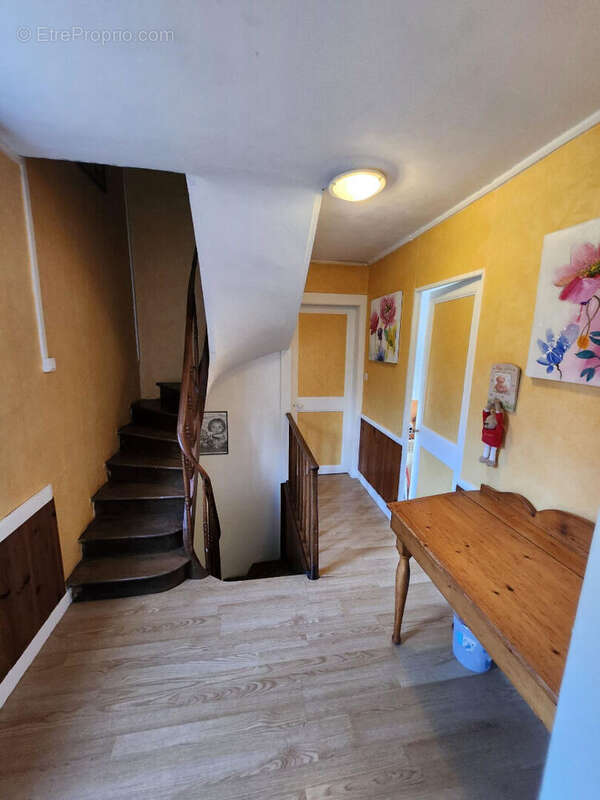 Maison à LA FERTE-FRENEL