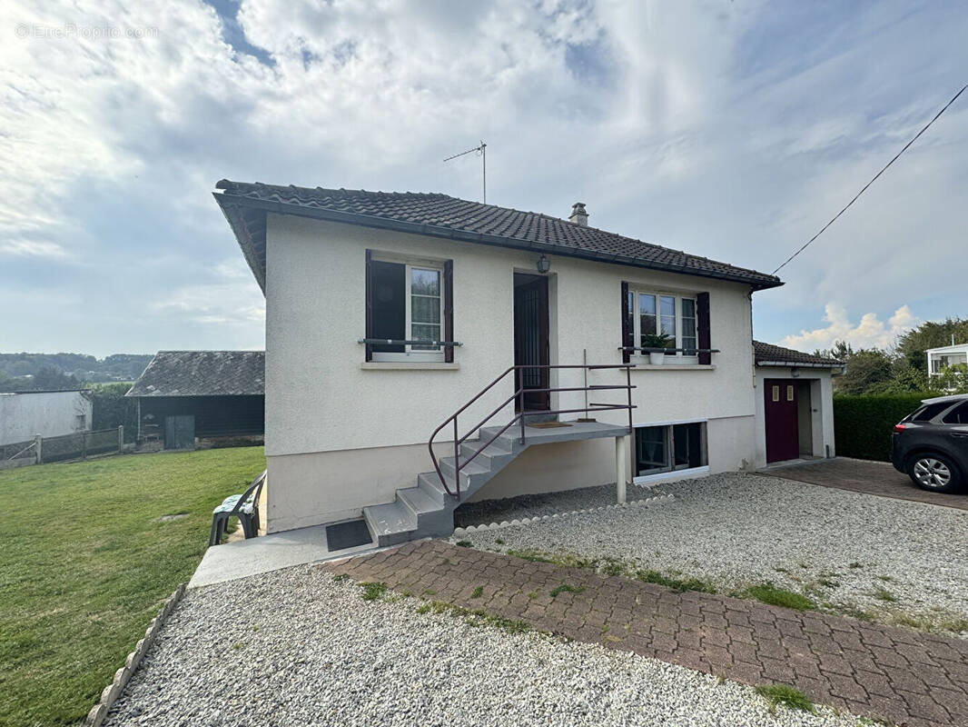 Maison à SAINTE-GAUBURGE-SAINTE-COLOMBE