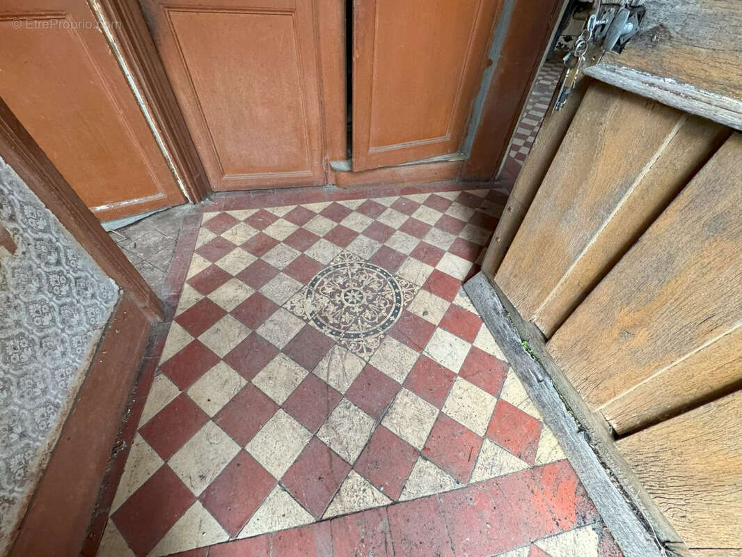 Maison à SAINTE-GAUBURGE-SAINTE-COLOMBE