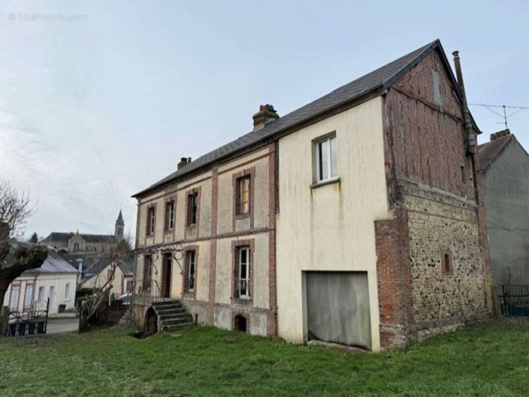 Maison à SAINTE-GAUBURGE-SAINTE-COLOMBE