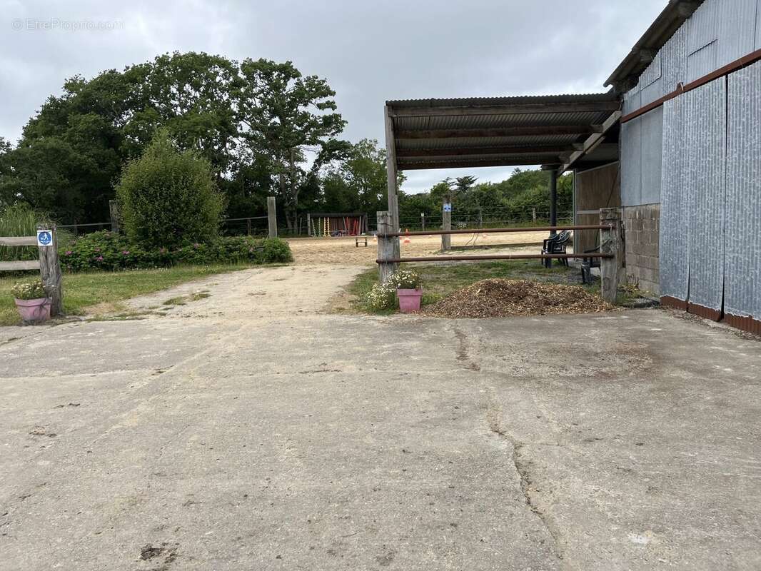 Commerce à LA CHAPELLE-LAUNAY