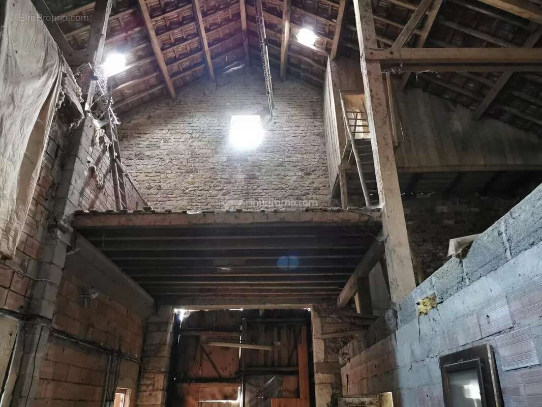 Maison à DAMMARTIN-SUR-MEUSE