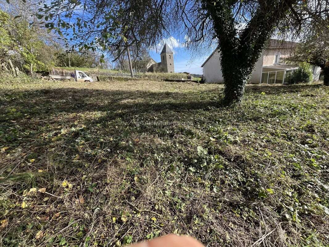 Terrain à HUMES-JORQUENAY