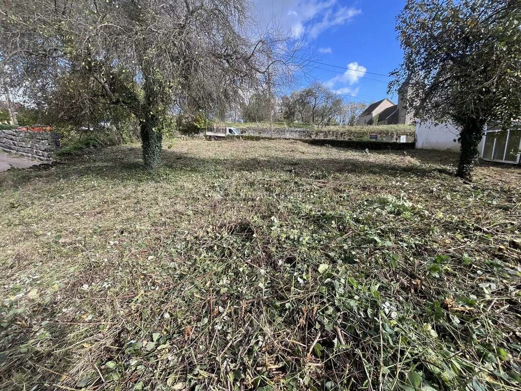 Terrain à HUMES-JORQUENAY