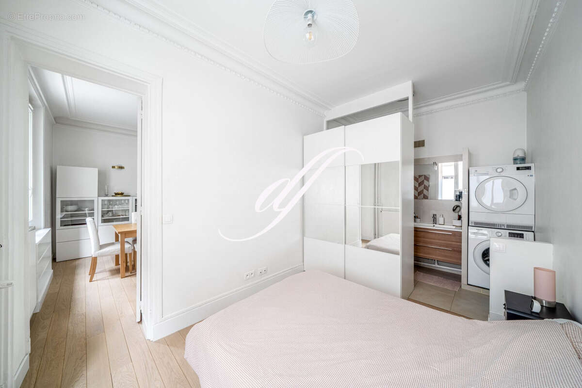 Commerce à PARIS-6E