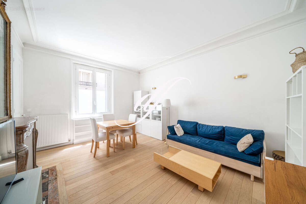 Commerce à PARIS-6E