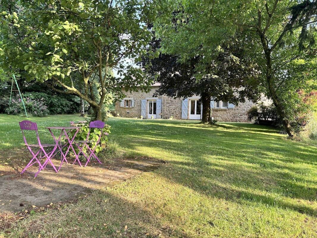 Maison à SAINT-DENIS-DE-GASTINES