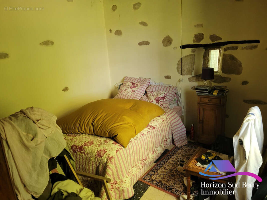 Chambre 1 RDC - Maison à THEVET-SAINT-JULIEN