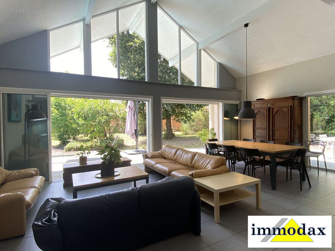 Maison à SAUGNAC-ET-CAMBRAN