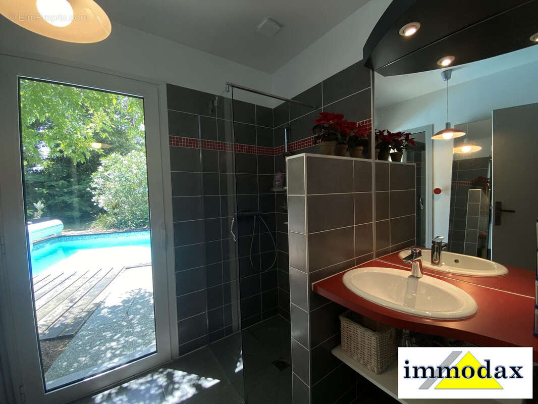 Maison à SAUGNAC-ET-CAMBRAN