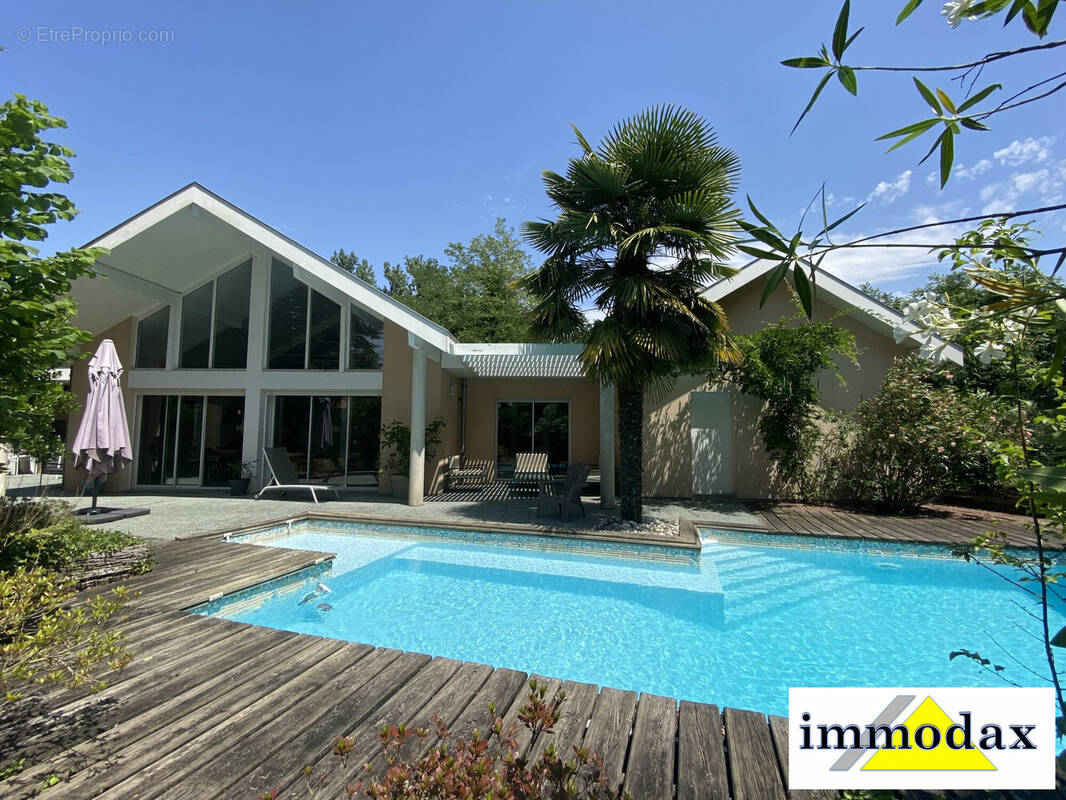 Maison à SAUGNAC-ET-CAMBRAN