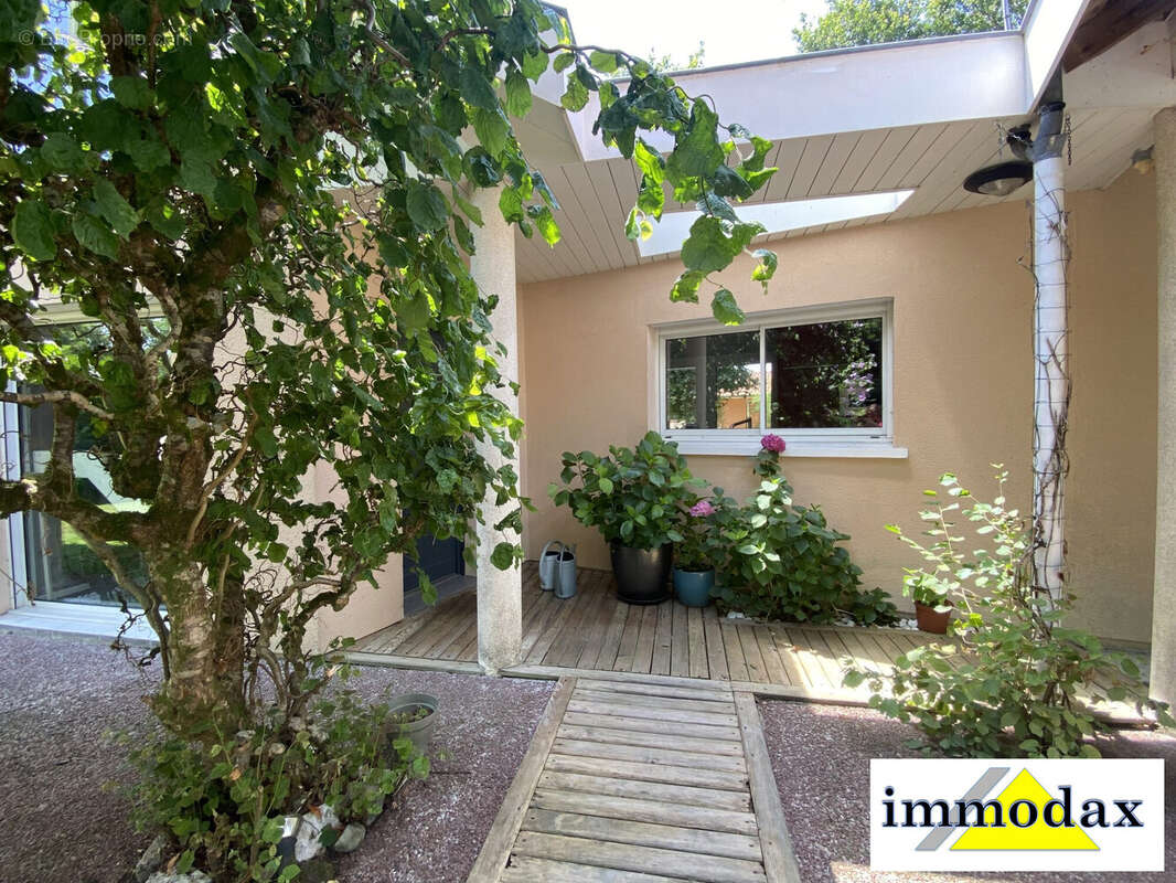 Maison à SAUGNAC-ET-CAMBRAN