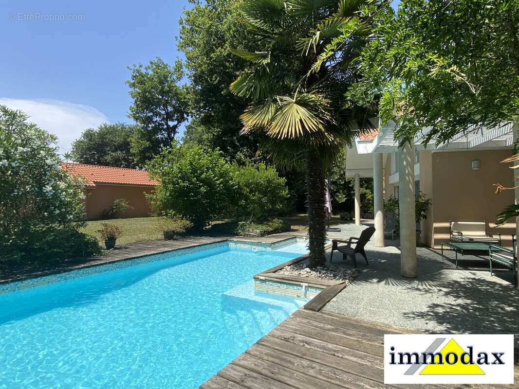 Maison à SAUGNAC-ET-CAMBRAN