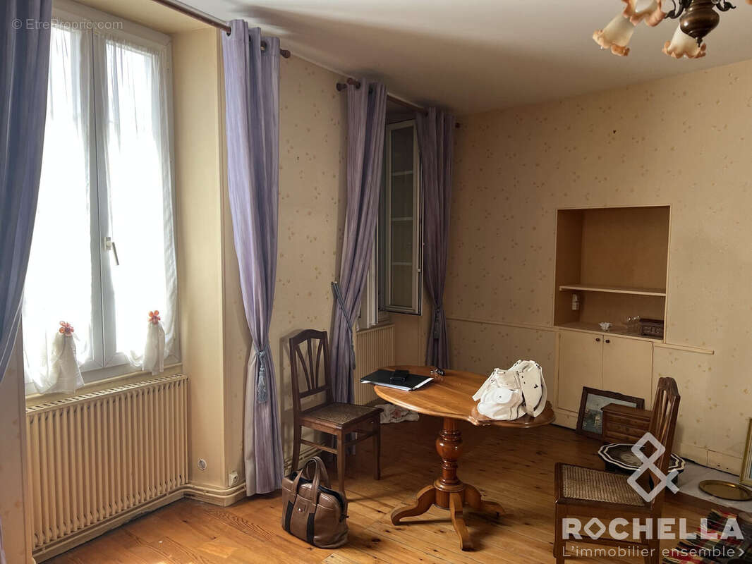 Maison à SAINT-JEAN-D'ANGELY