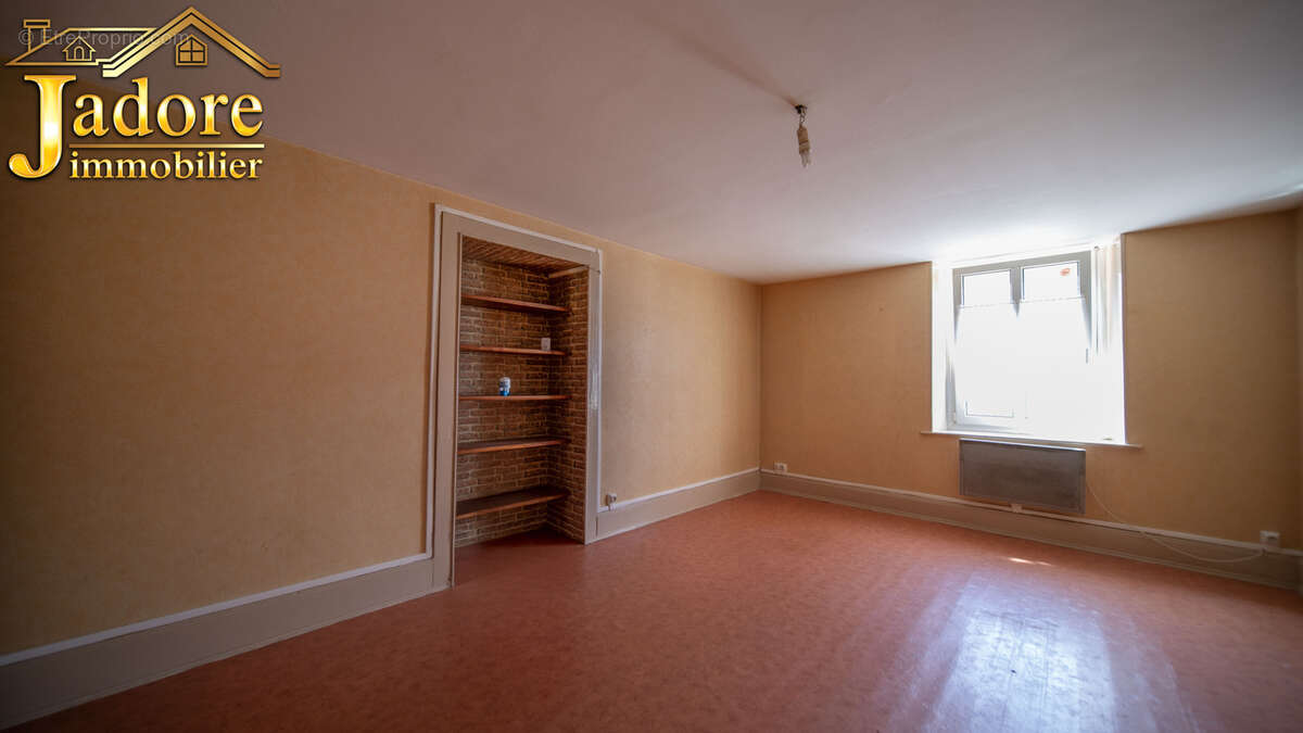 Maison à ETIVAL-CLAIREFONTAINE