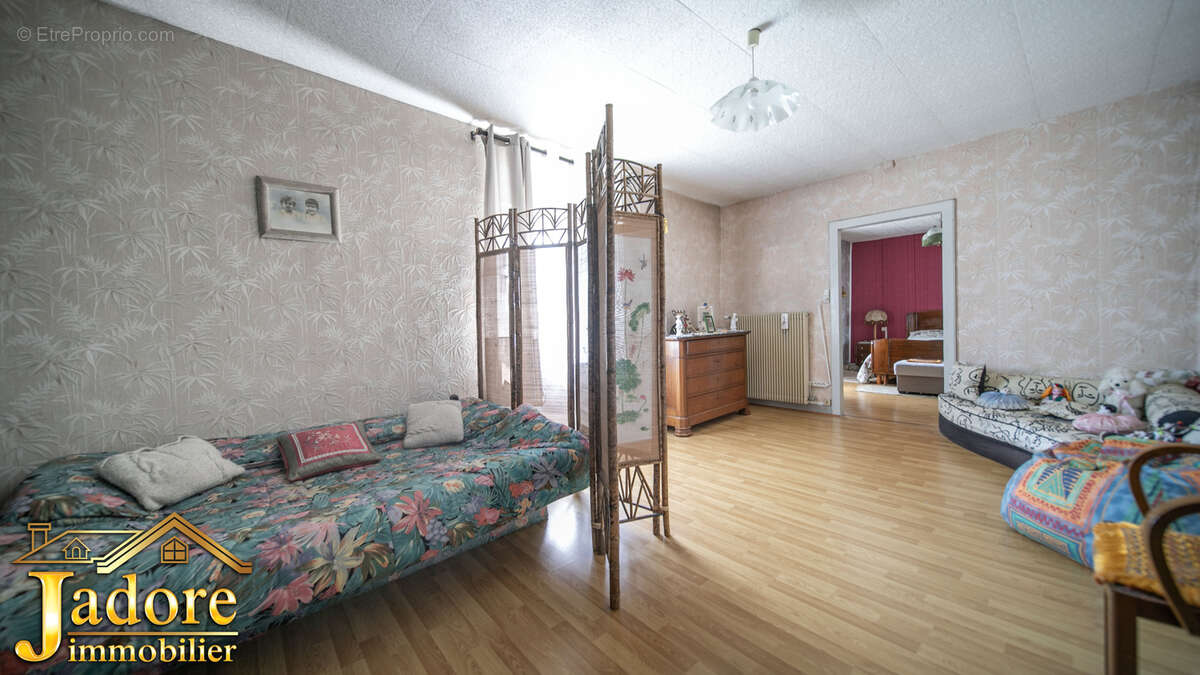 Maison à ETIVAL-CLAIREFONTAINE