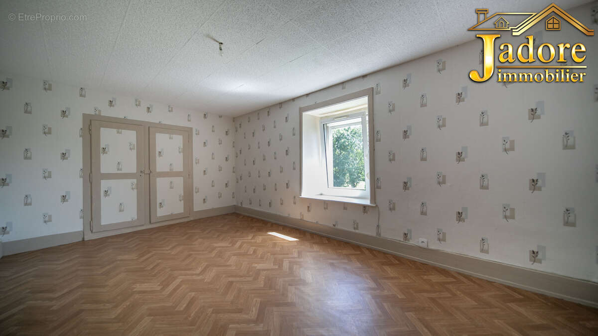 Maison à ETIVAL-CLAIREFONTAINE