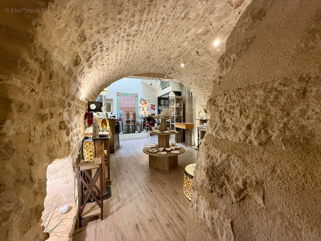 Commerce à VENASQUE