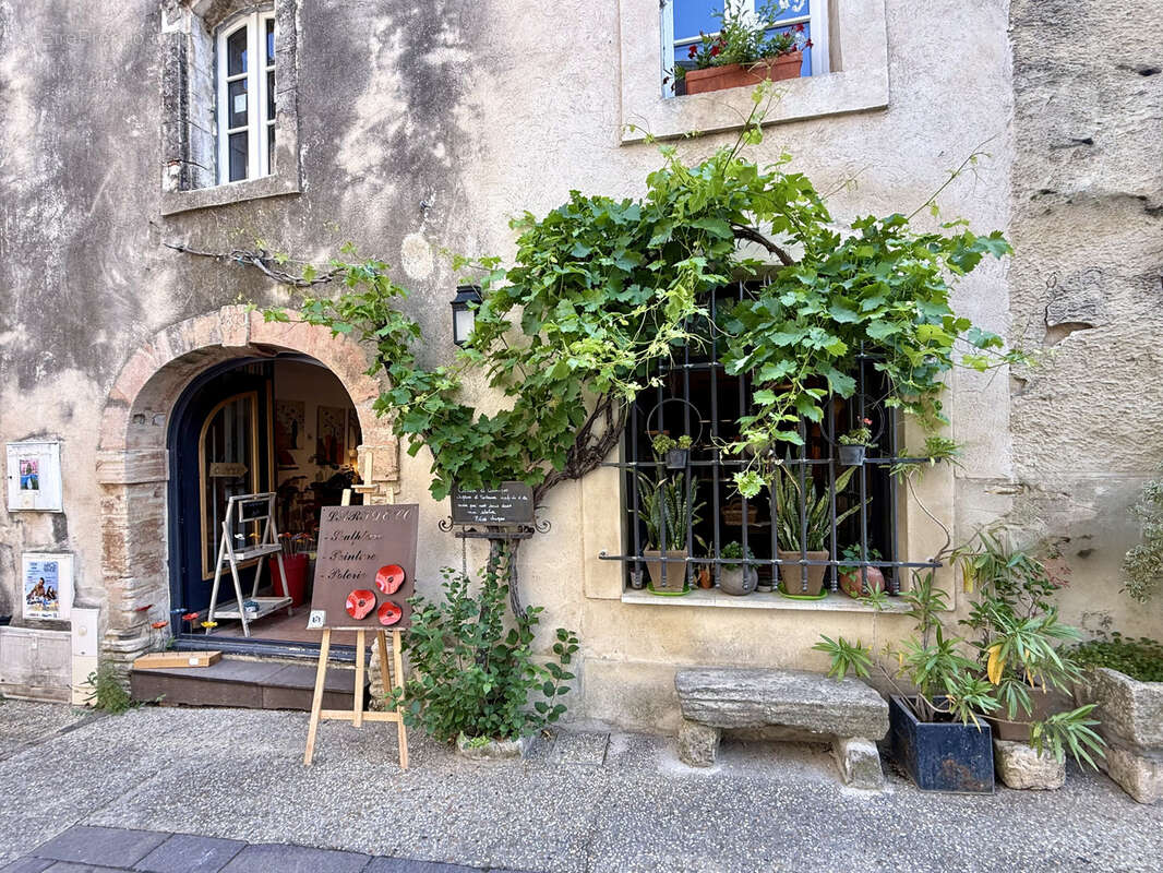 Commerce à VENASQUE