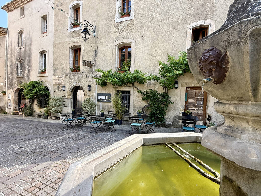 Commerce à VENASQUE