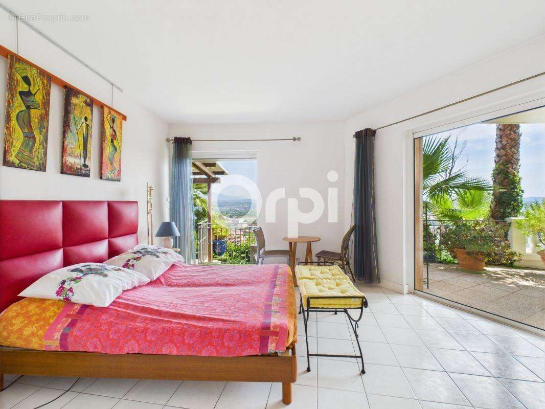 Maison à MANDELIEU-LA-NAPOULE