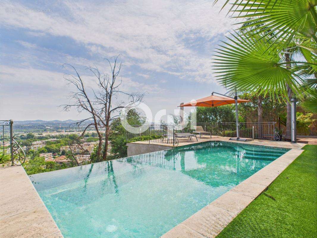 Maison à MANDELIEU-LA-NAPOULE