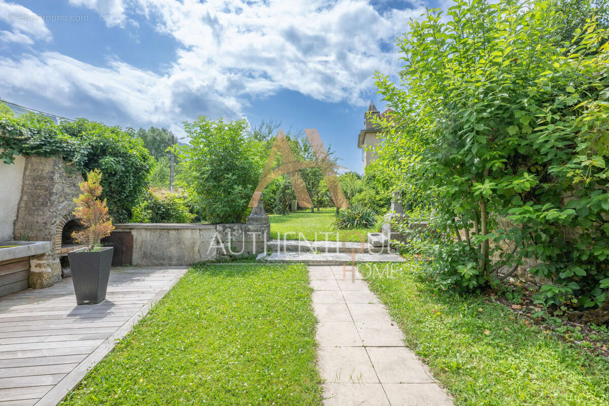 Maison à MOUTHIER-HAUTE-PIERRE