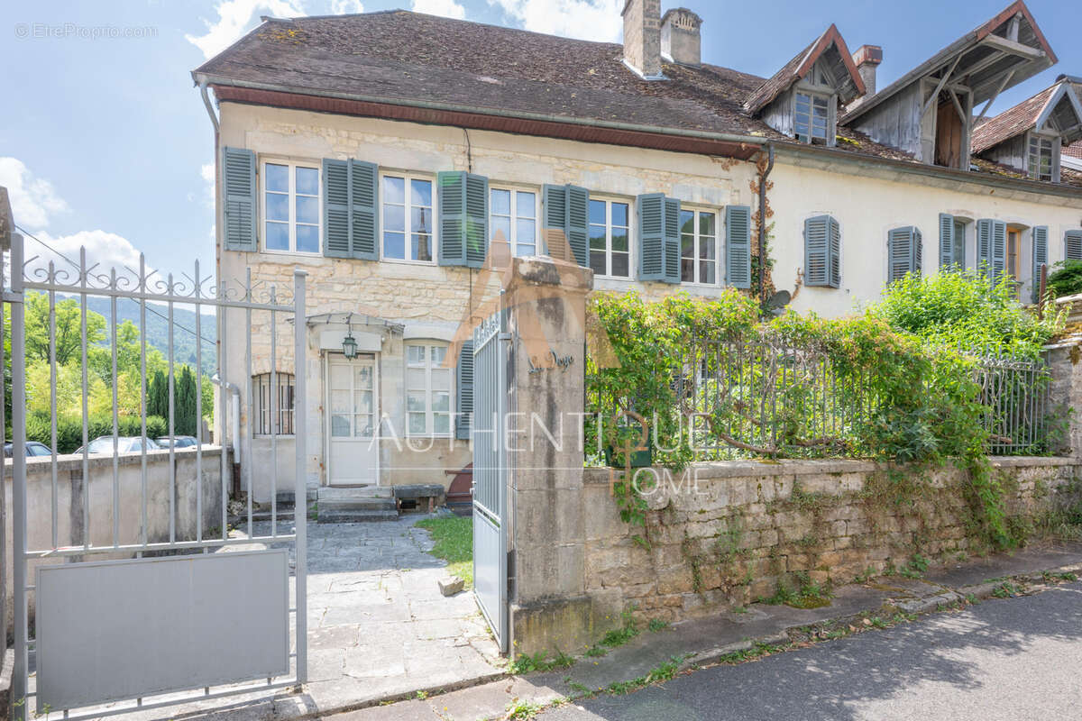 Maison à MOUTHIER-HAUTE-PIERRE