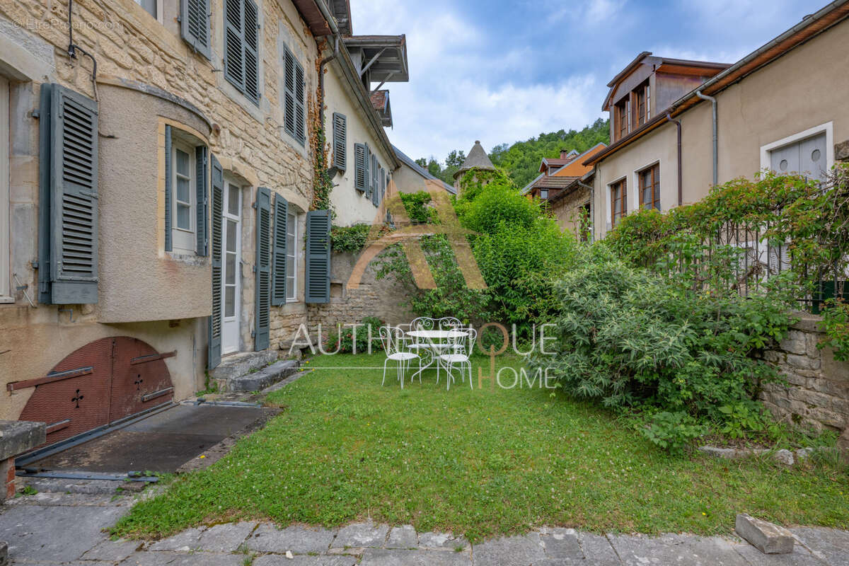 Maison à MOUTHIER-HAUTE-PIERRE