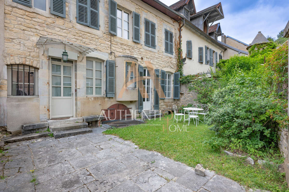 Maison à MOUTHIER-HAUTE-PIERRE