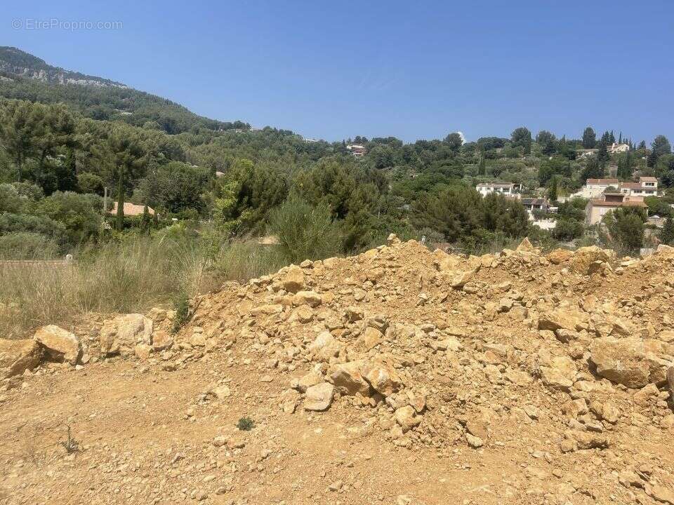 Terrain à LE REVEST-LES-EAUX