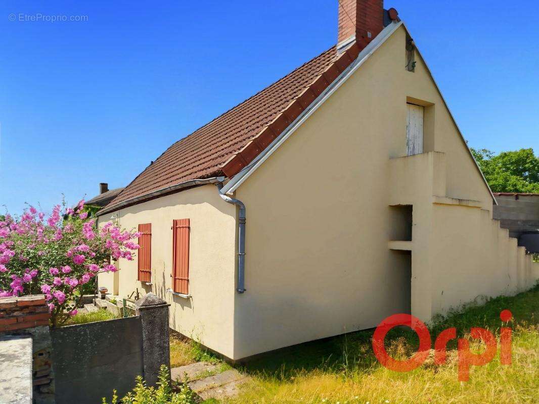 Maison à LURCY-LEVIS