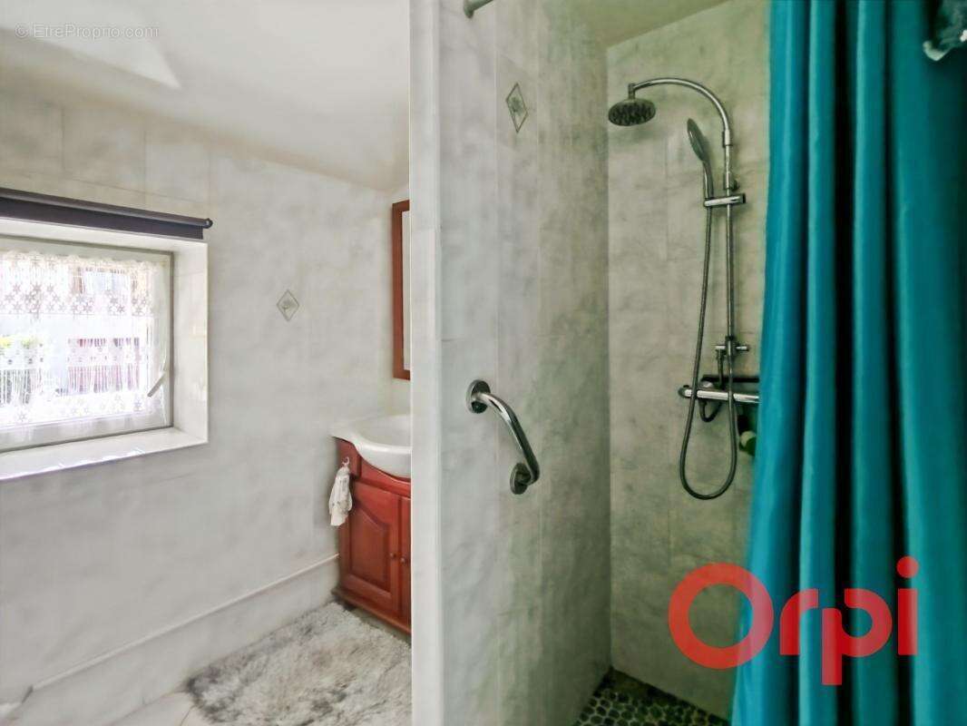 Maison à LURCY-LEVIS