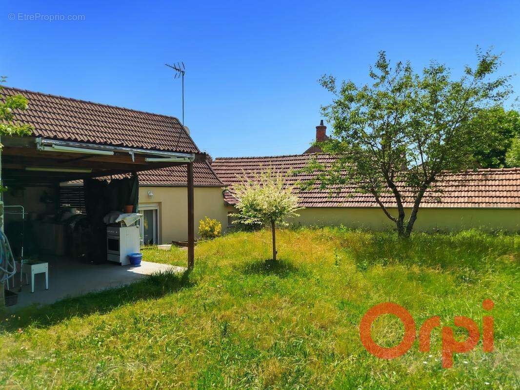 Maison à LURCY-LEVIS