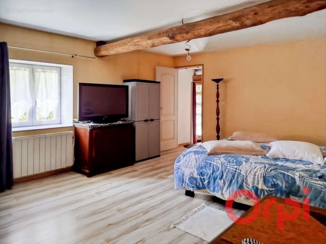 Maison à LURCY-LEVIS