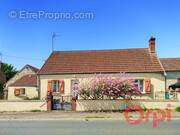 Maison à LURCY-LEVIS